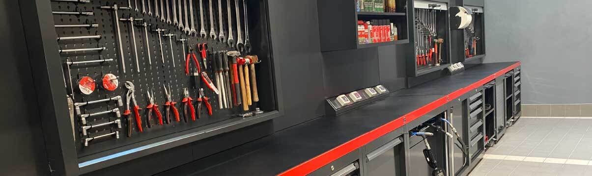 allestimento officina moto