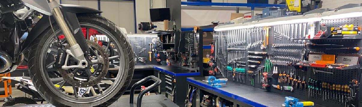 attrezzatura officina moto